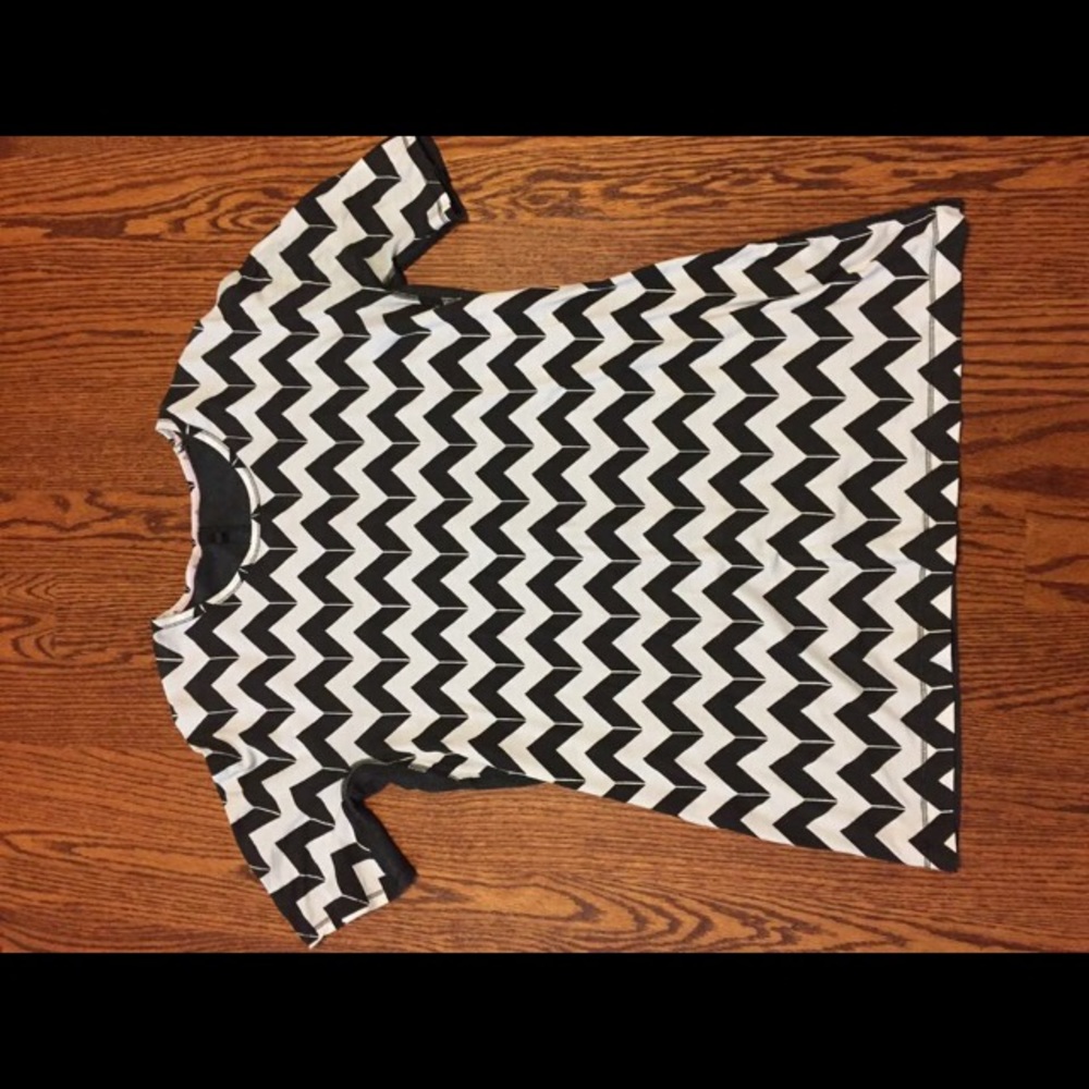 Lulu chevron shirt. Size 10